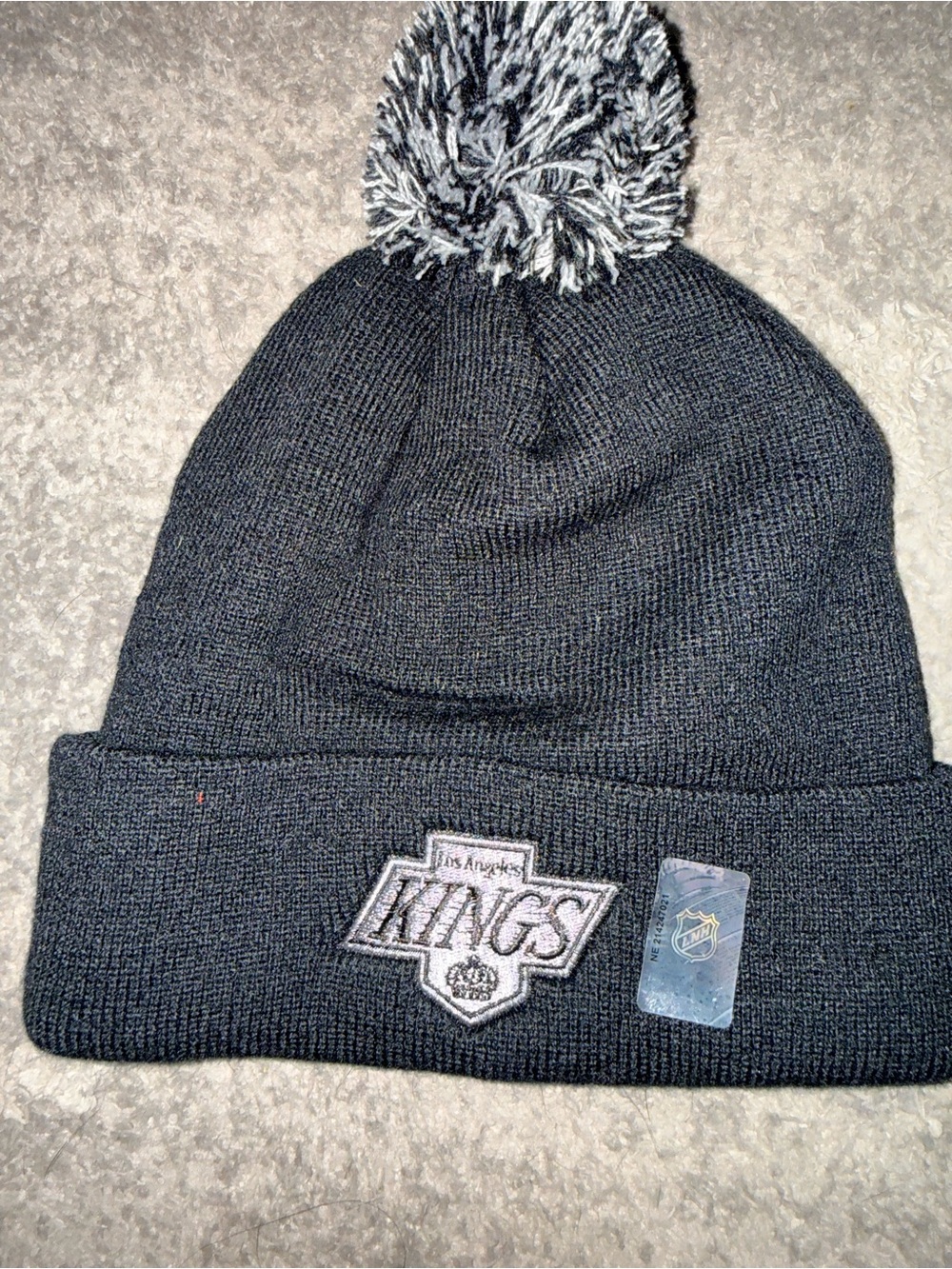 LA Kings NHL Black Cuffed Pom Beanie Hat OS